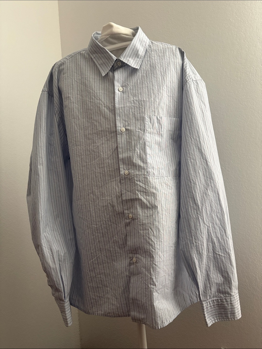 Uniqlo Men's Blue and White Striped Button-Down Shirt